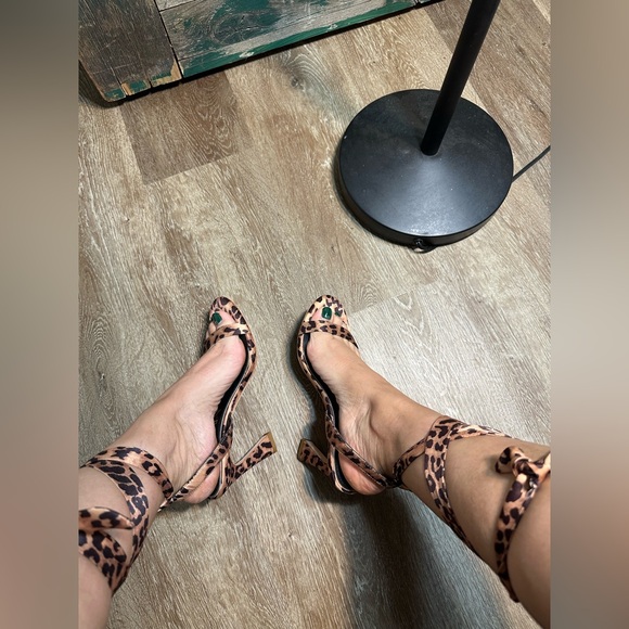 Deltan Makenna Jaguar Print Ankle Wrap
Dress Sandals women size 7.5 - Picture 17 of 17